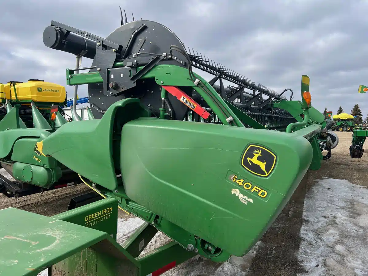 Gallery image 2 for Used 2017 John Deere 640FD Header - Draper