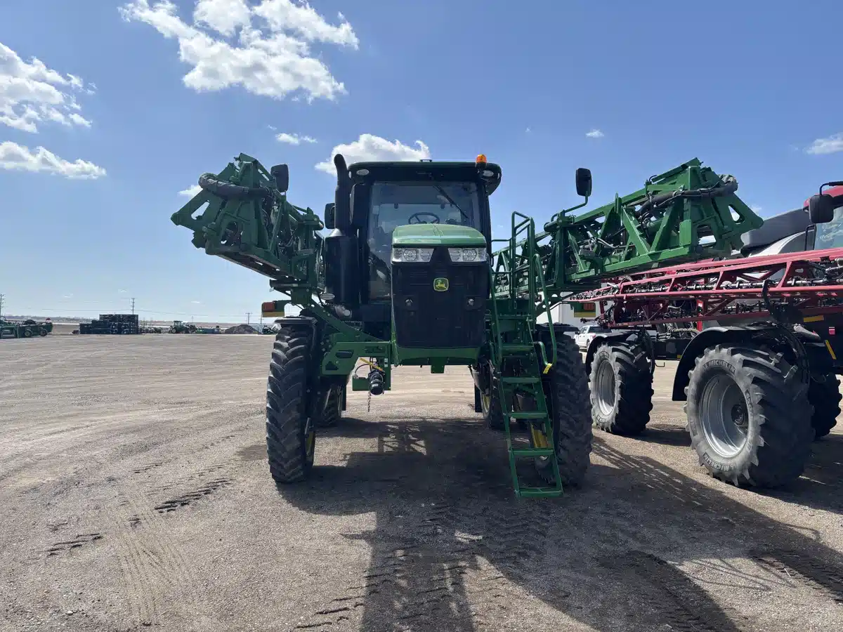 Gallery image 2 for Used 2019 John Deere R4038 Sprayer - Self Propelled