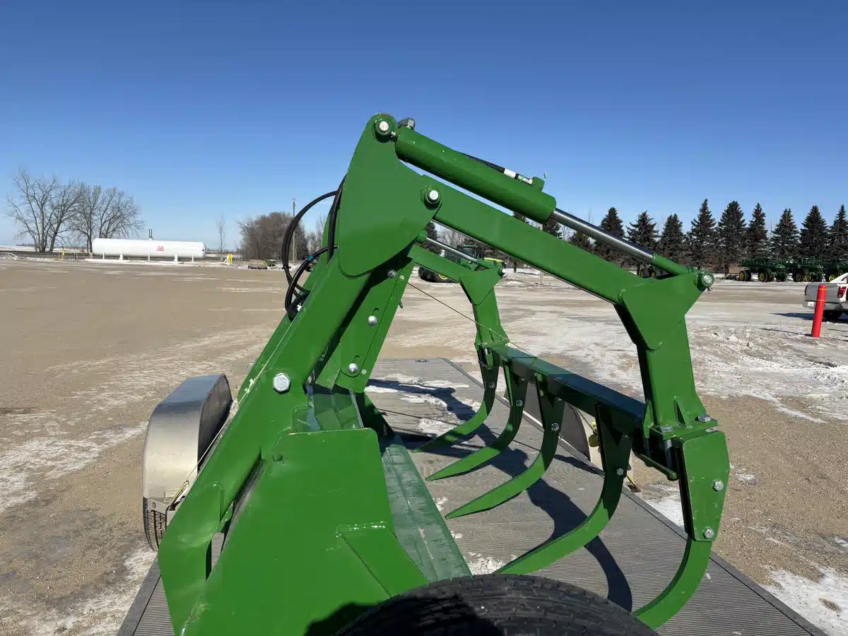 Gallery image 2 for Used 2024 John Deere NEW HEAVY DUTY 96" BUCKET w/GRAPPLE Tractor Loader