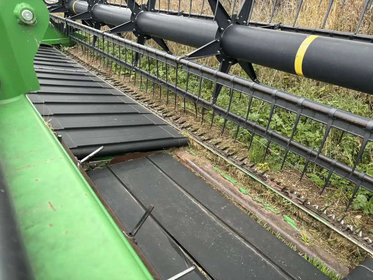 Gallery image 2 for Used 2009 John Deere 635D Header - Draper