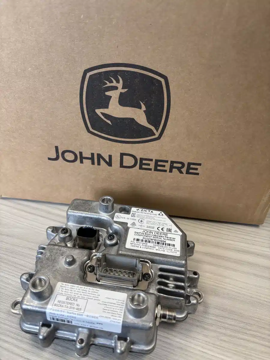 Gallery image 2 for 2021 John Deere StarFire 6000 Integrated Receiver Guidance System