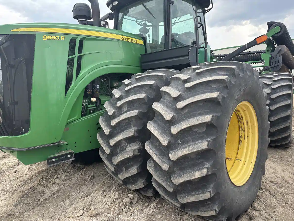 Gallery image 2 for Used 2012 John Deere 9560R Tractor