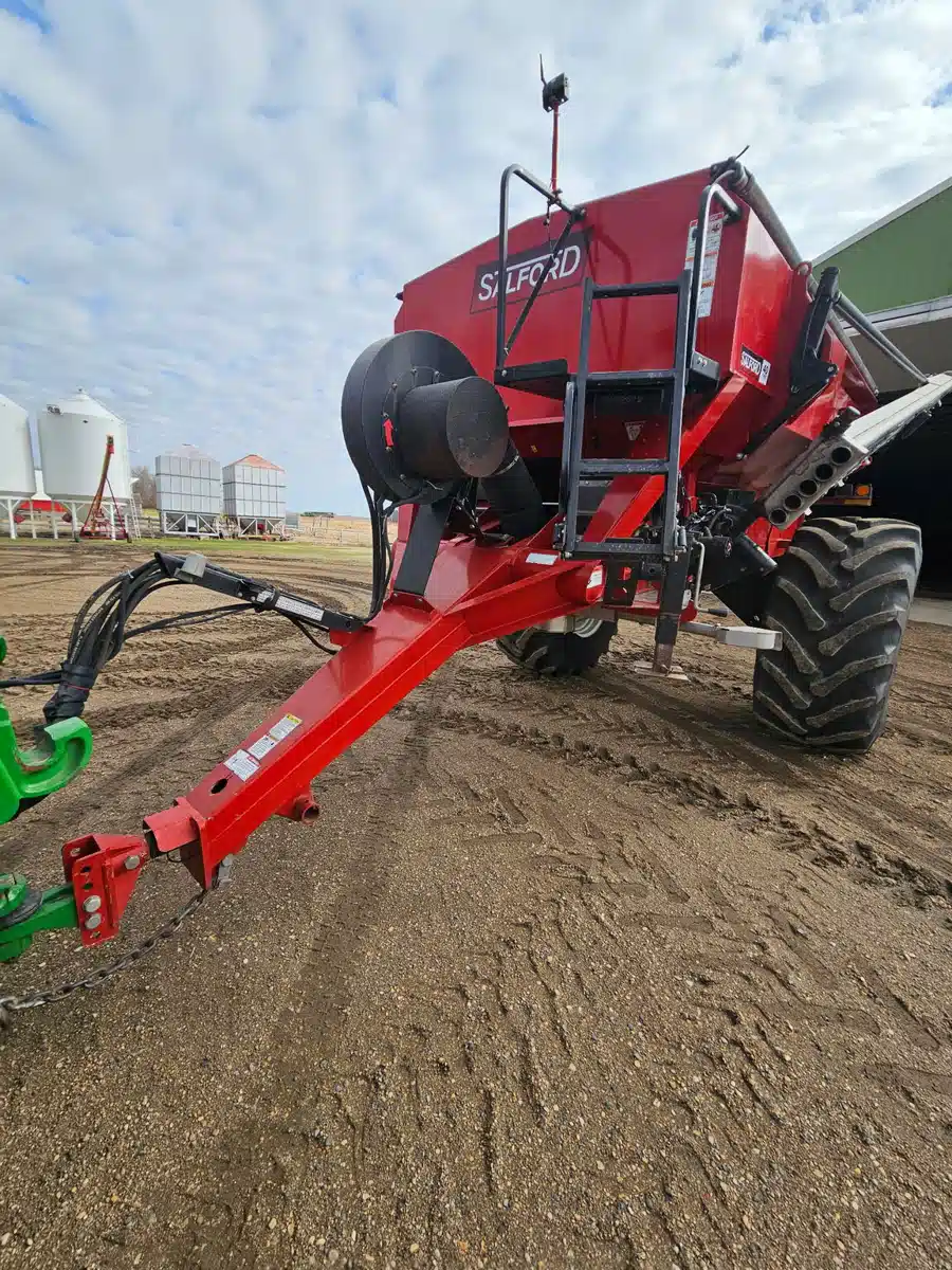 Gallery image 2 for Used 2018 Valmar 8611 Spreader - Broadcast