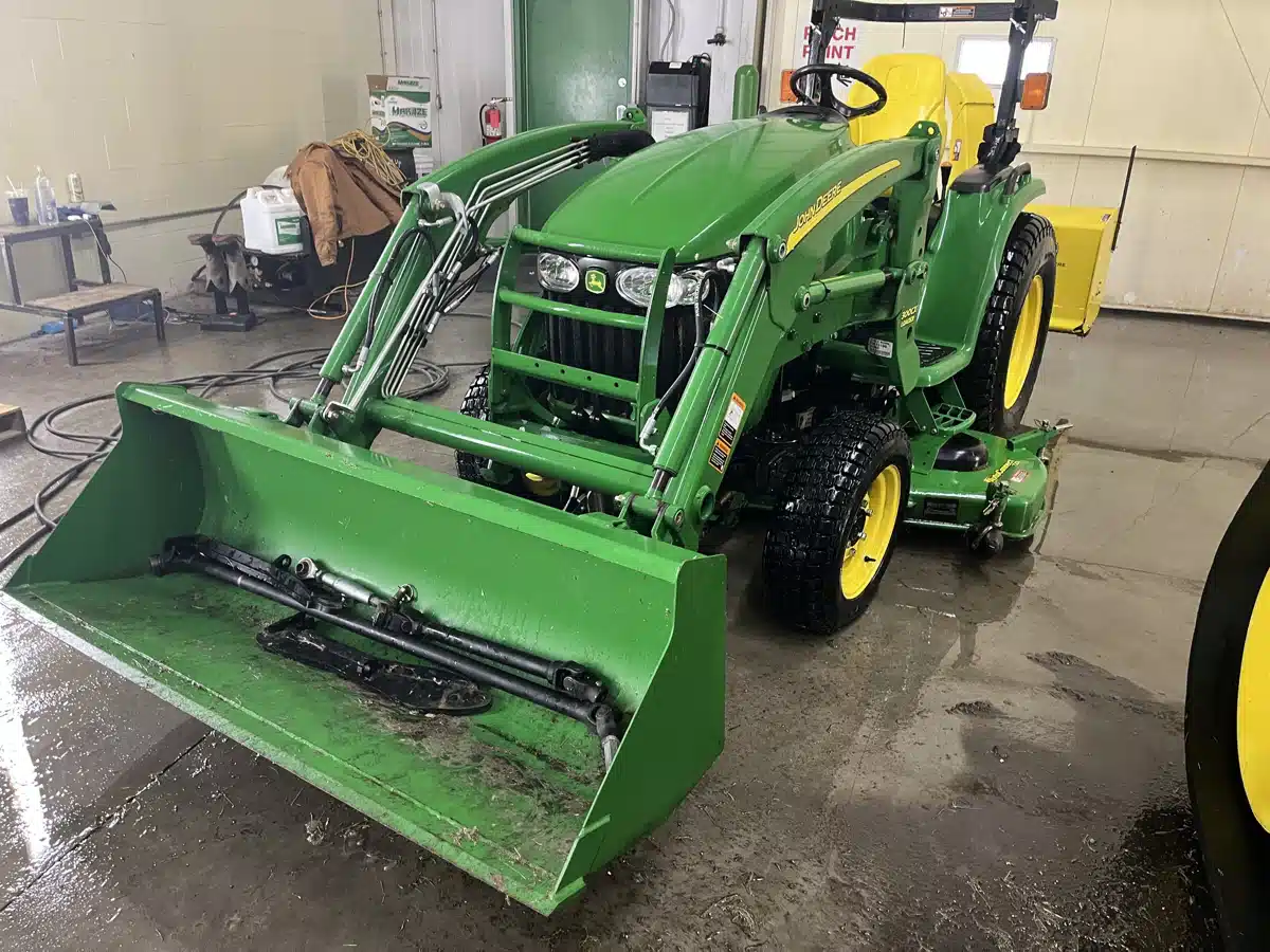 Gallery image 2 for Used 2012 John Deere 3520 Tractor