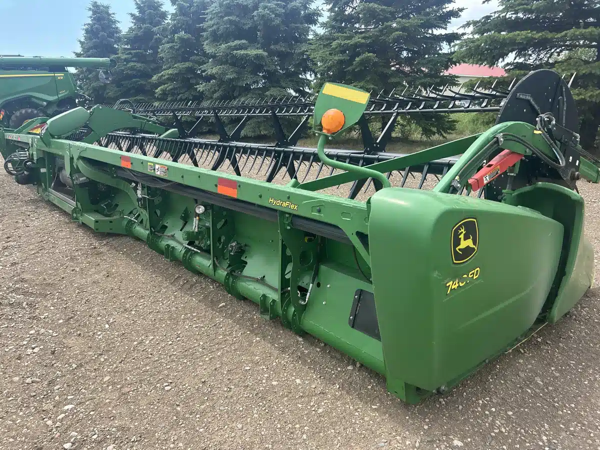 Gallery image 2 for Used 2019 John Deere 740FD Header - Draper