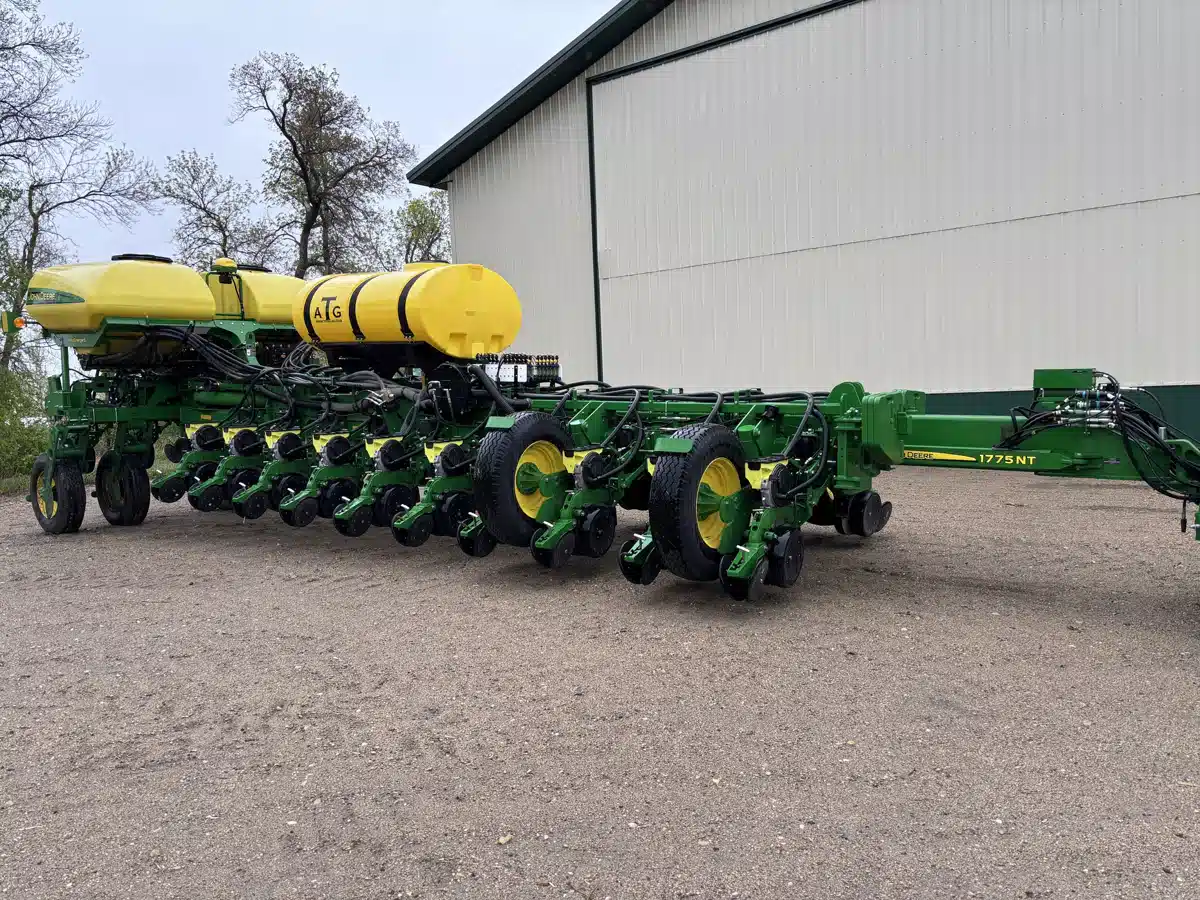 Gallery image 2 for Used 2017 John Deere 1775NT Planter