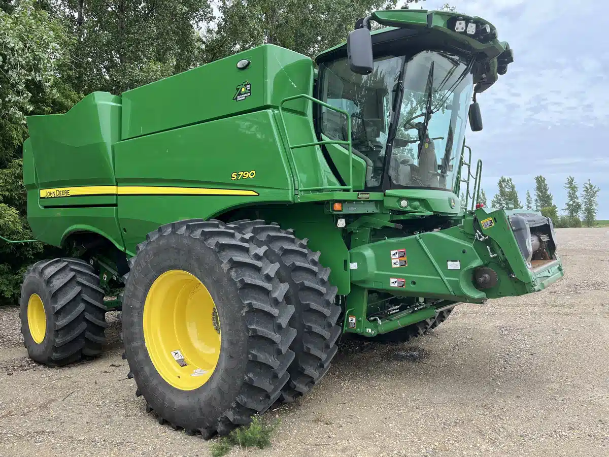 Gallery image 1 for Used 2022 John Deere S790 Combine