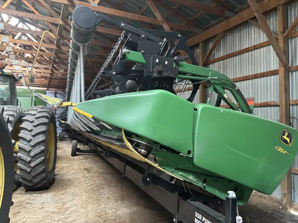 Gallery image 1 for Used 2013 John Deere 635FD Header - Draper