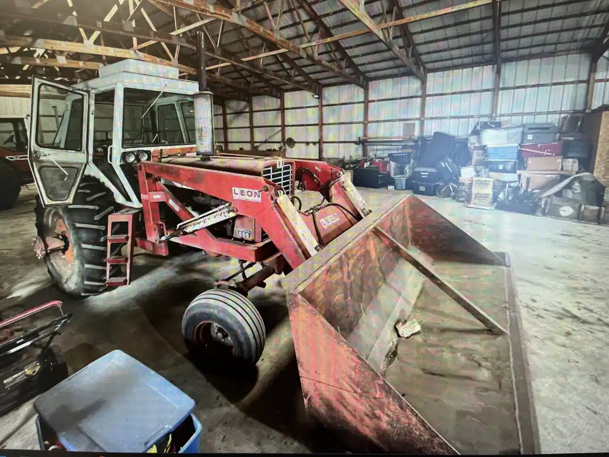 Gallery image 2 for Used 1969 International Harvester 856 Tractor