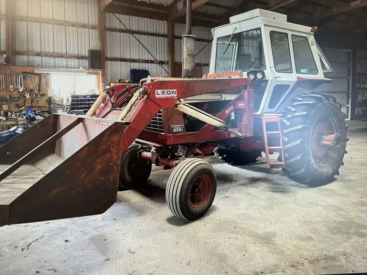 Gallery image 1 for Used 1969 International Harvester 856 Tractor