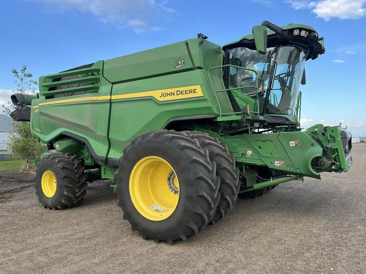 Gallery image 1 for Used 2022 John Deere X9 1000 Combine
