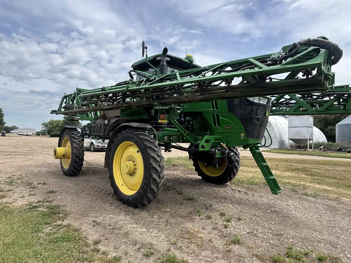 Gallery image 2 for Used 2018 John Deere R4038 Sprayer - Self Propelled