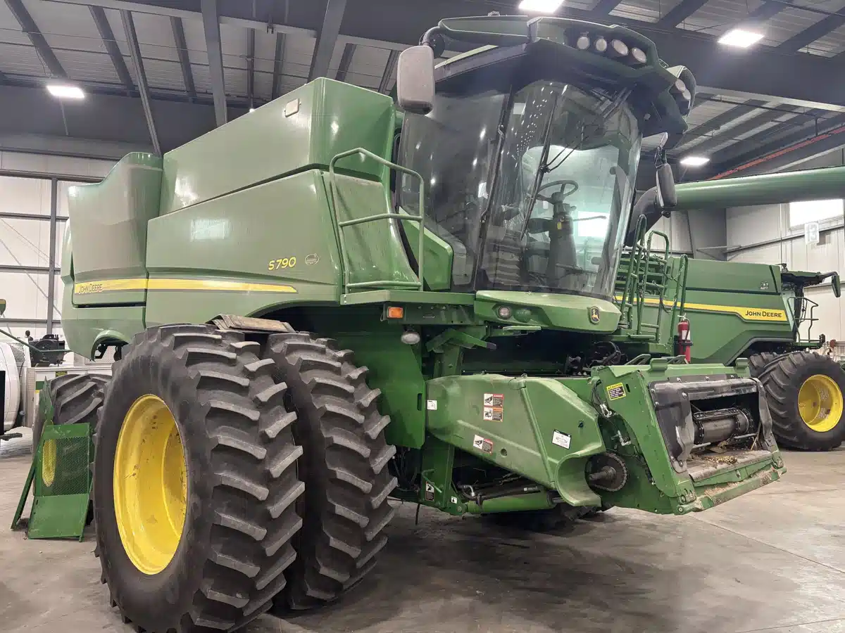 Gallery image 1 for Used 2021 John Deere S790 Combine
