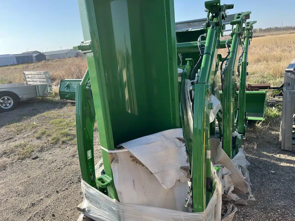 Gallery image 2 for Used 2023 John Deere NEW 320R Tractor Loader