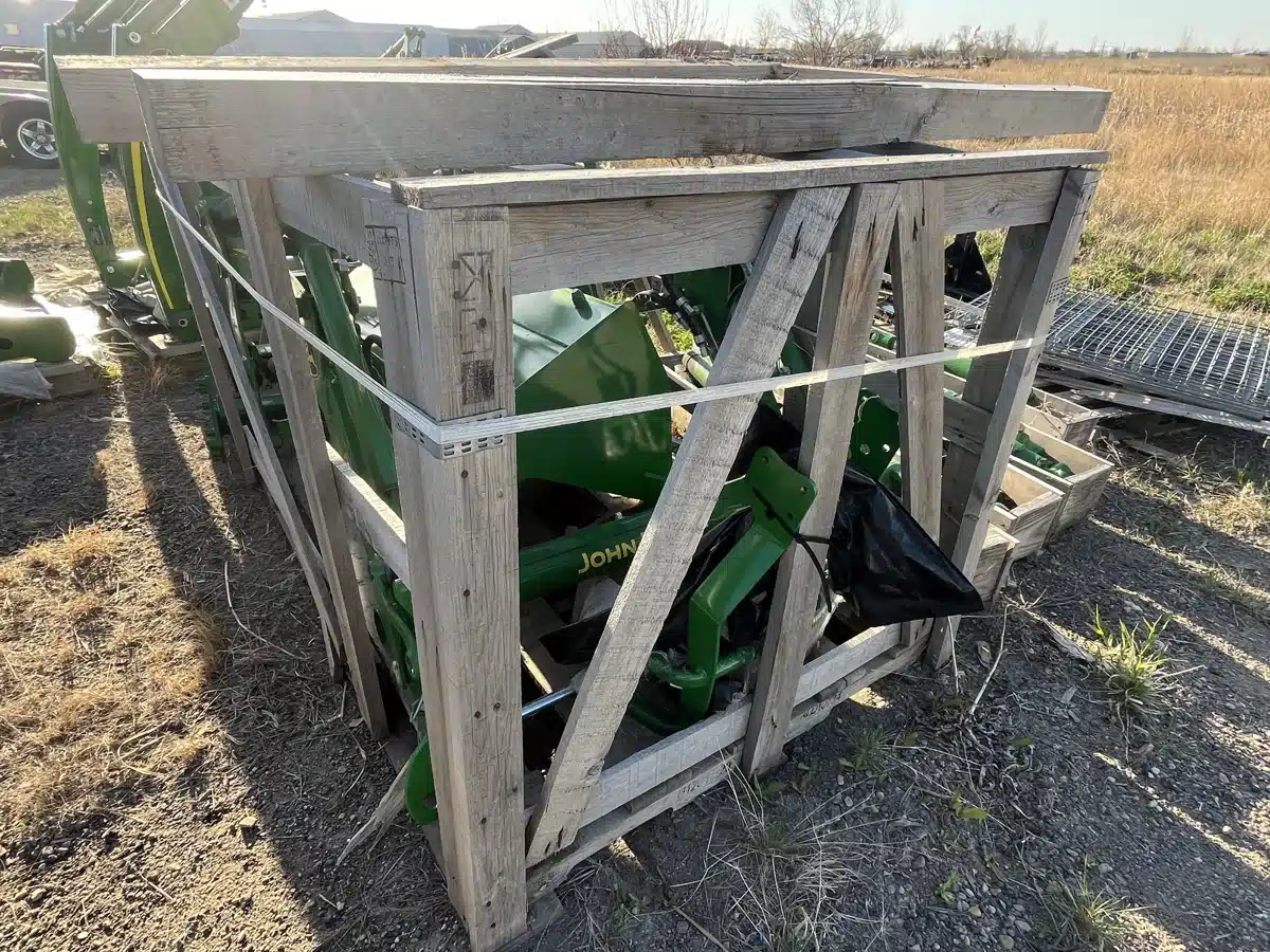 Gallery image 2 for 2022 John Deere NEW 220R Tractor Loader