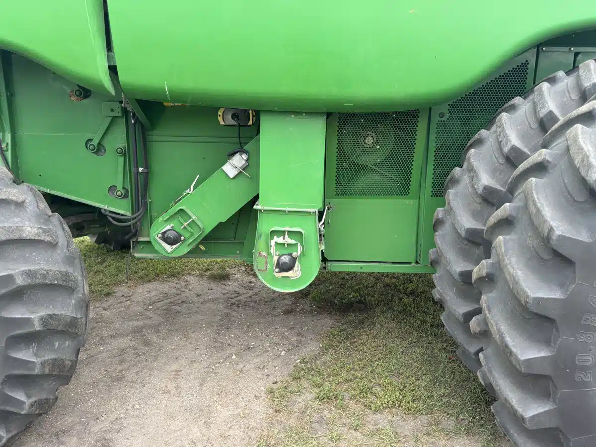 Gallery image 2 for Used 2005 John Deere 9760 STS Combine
