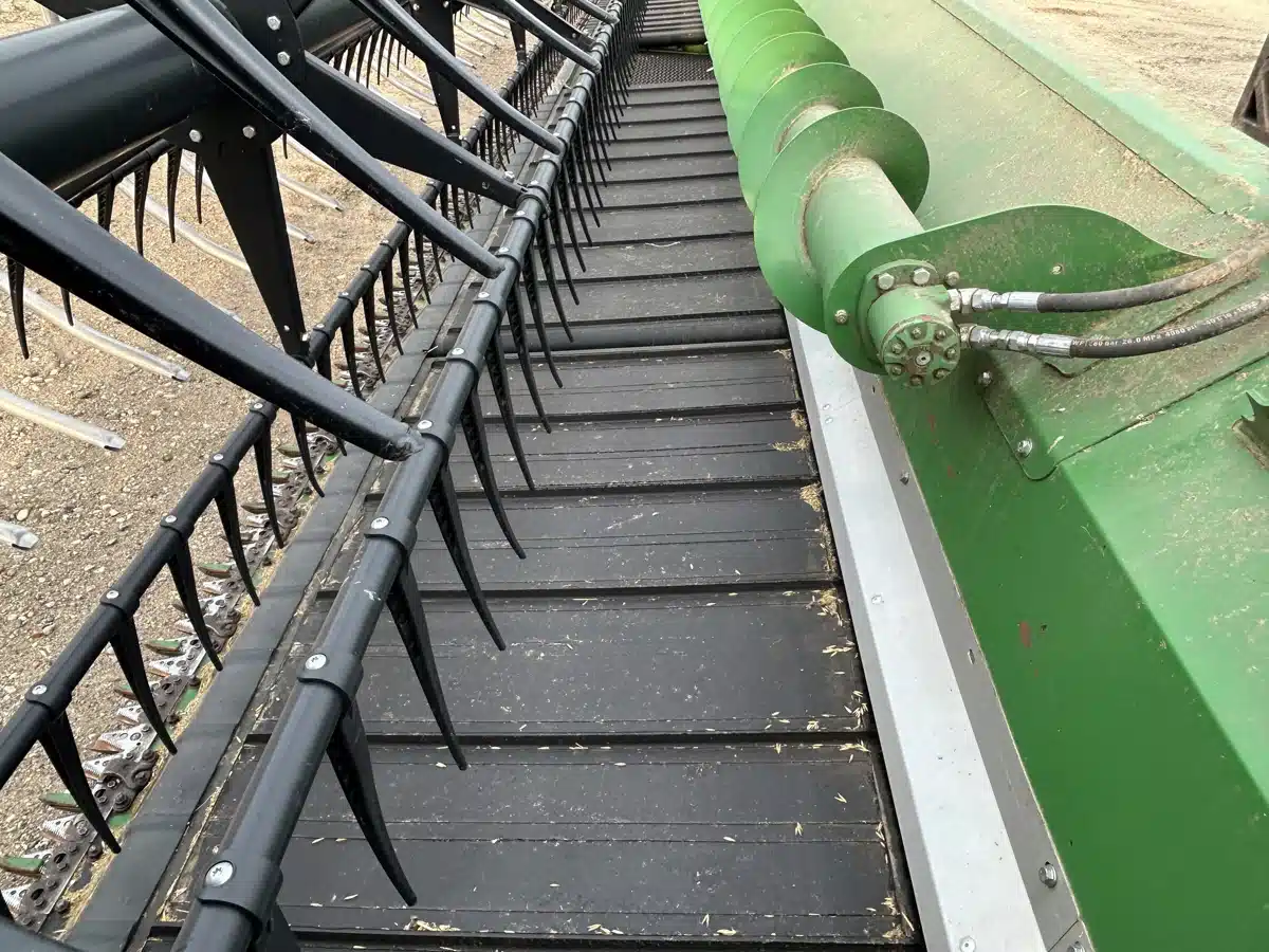 Gallery image 2 for Used 2018 John Deere 640FD Header - Draper