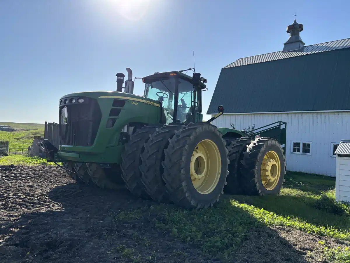 Gallery image 1 for Used 2011 John Deere 9530 Tractor