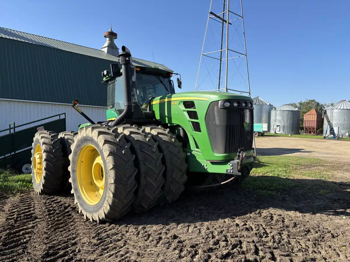 Gallery image 2 for Used 2011 John Deere 9530 Tractor