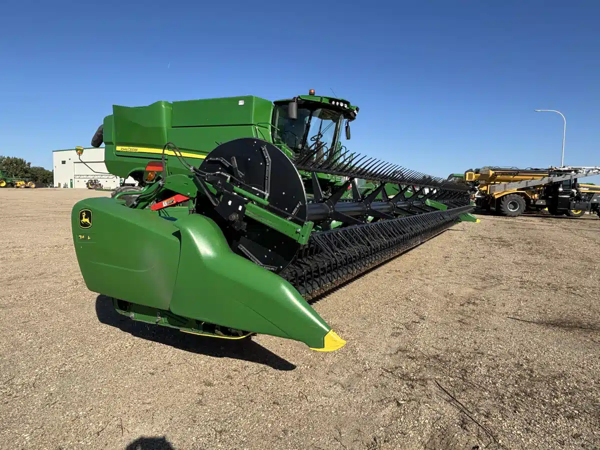 Gallery image 2 for Used 2019 John Deere 745FD Header - Draper