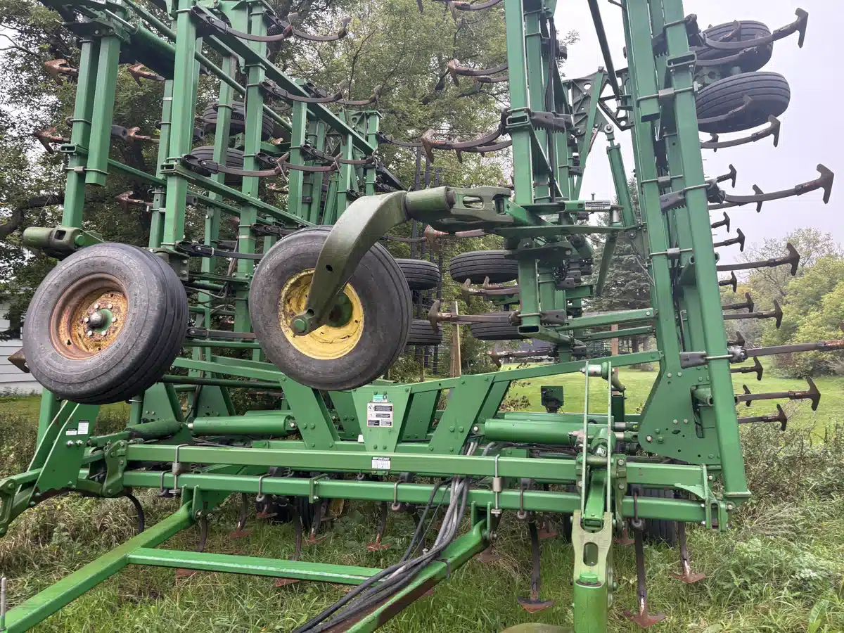 Gallery image 1 for Used 2005 John Deere 2210 Cultivator