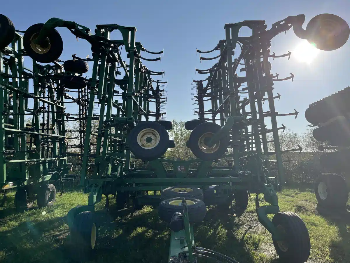 Gallery image 1 for Used 2011 John Deere 2210 Cultivator