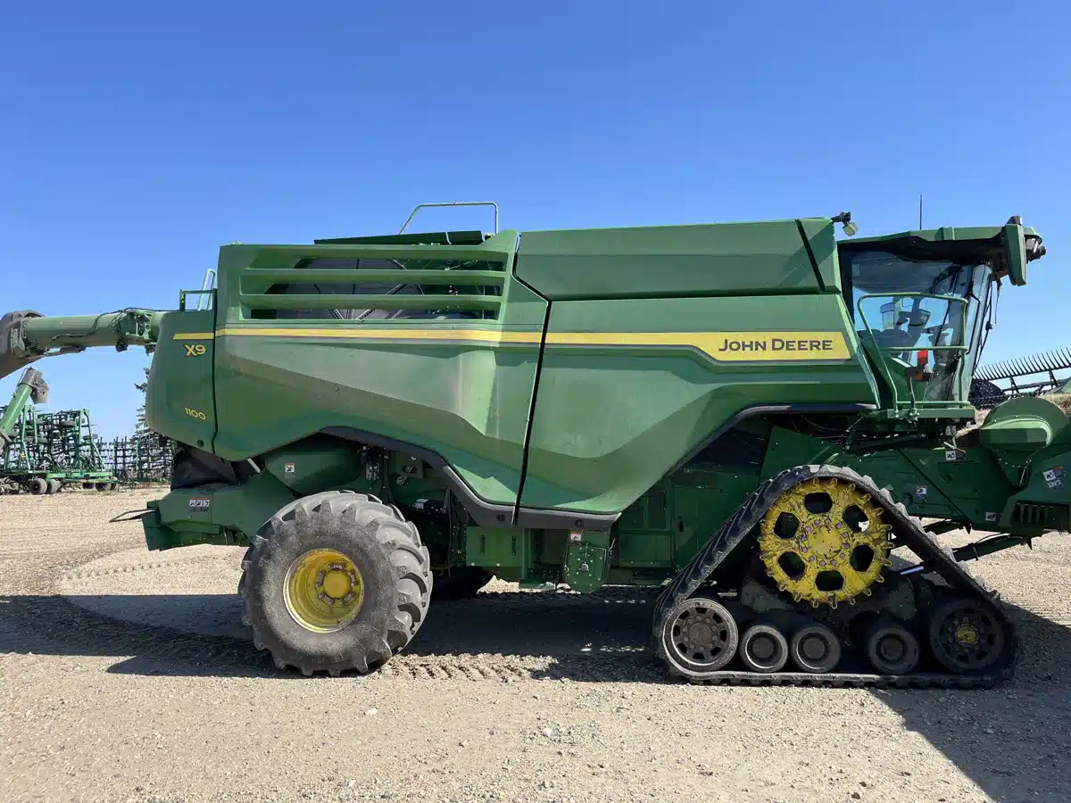 Gallery image 1 for 2024 John Deere X9 1100 Combine