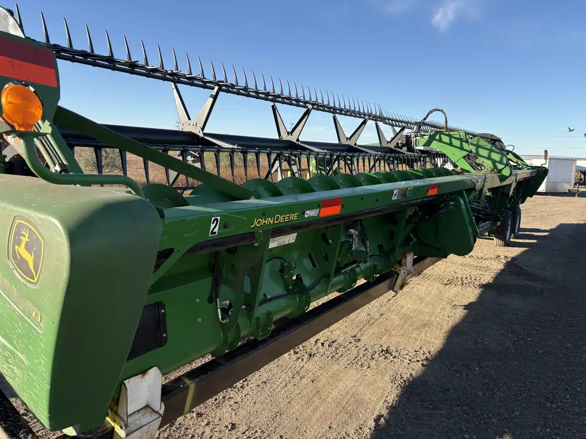 Gallery image 2 for Used 2017 John Deere 640FD Header - Draper