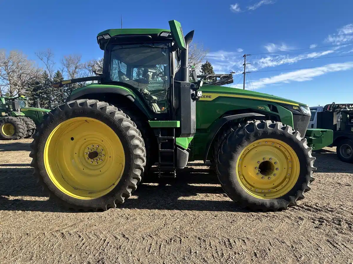 Gallery image 2 for Used 2024 John Deere 8R 250 Tractor