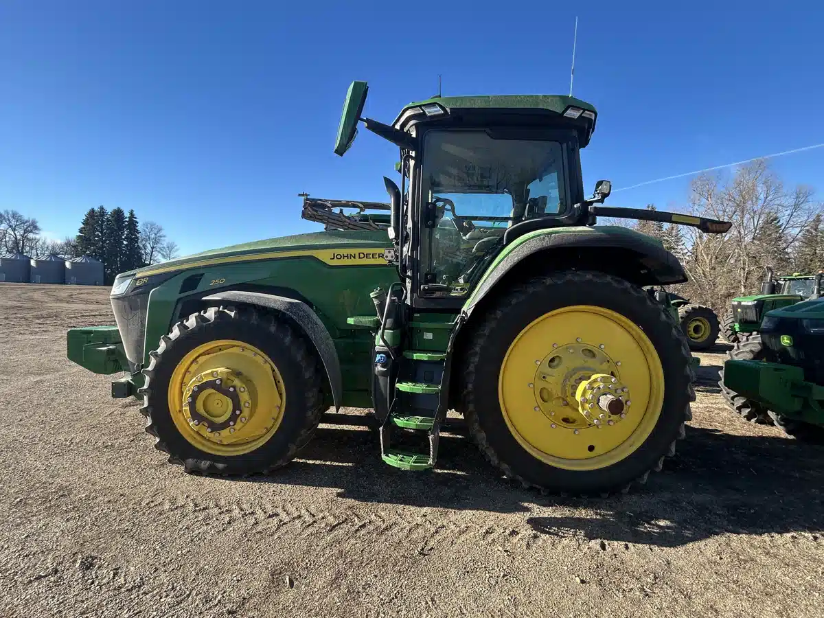 Gallery image 2 for 2024 John Deere 8R 250 Tractor
