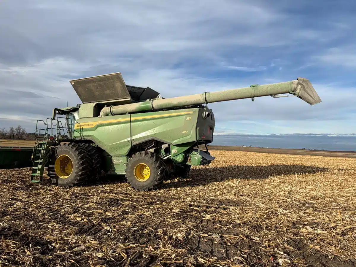 Gallery image 1 for 2025 John Deere S7 800 Combine