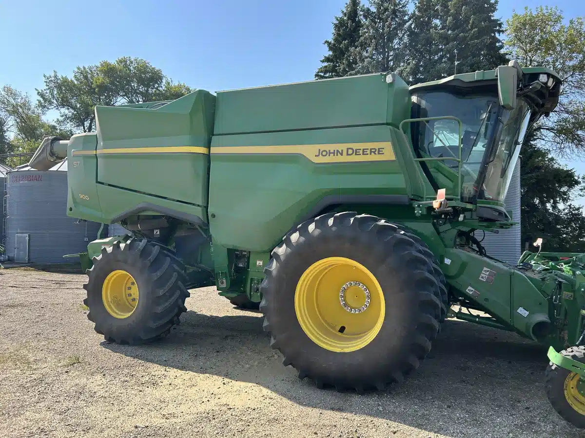 Gallery image 1 for Used 2025 John Deere S7 900 Combine
