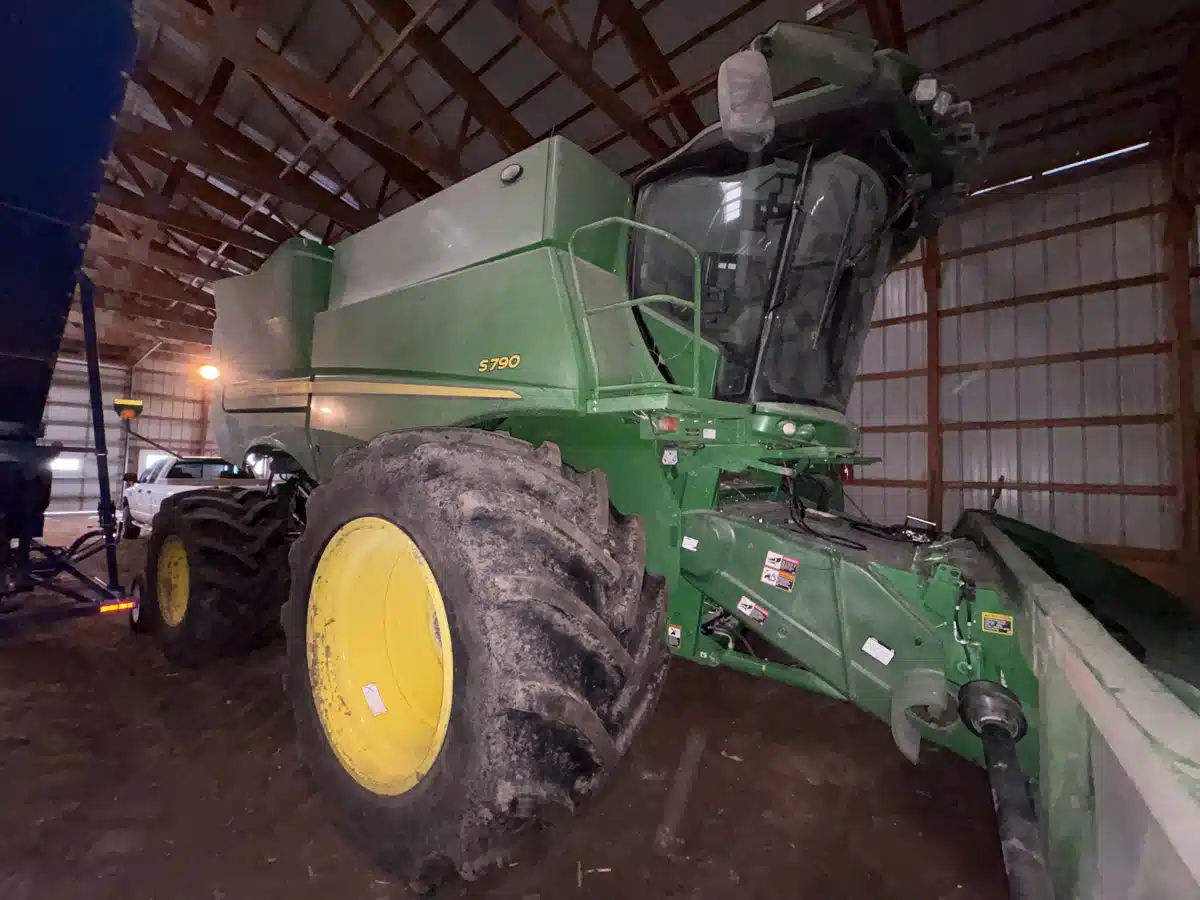 Gallery image 1 for 2024 John Deere S790 Combine