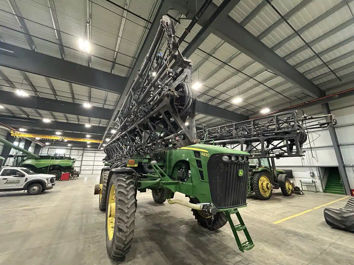 Gallery image 2 for Used 2010 John Deere 4930 Sprayer - Self Propelled