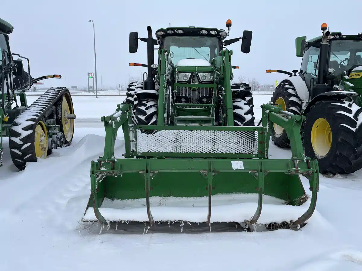 Gallery image 2 for 2022 John Deere 6R 215 Tractor