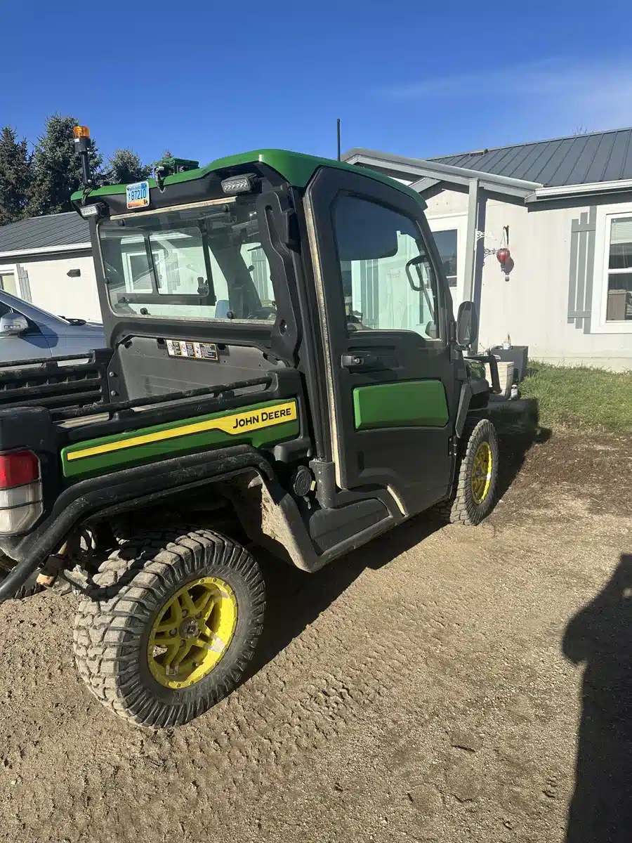 Gallery image 2 for Used 2023 John Deere XUV 835R Utility Vehicle