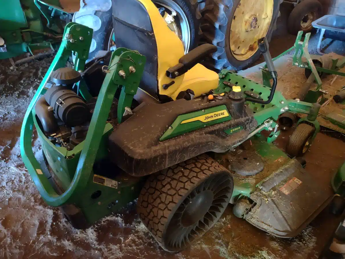 Gallery image 2 for Used 2024 John Deere Z930R Mower - Zero Turn