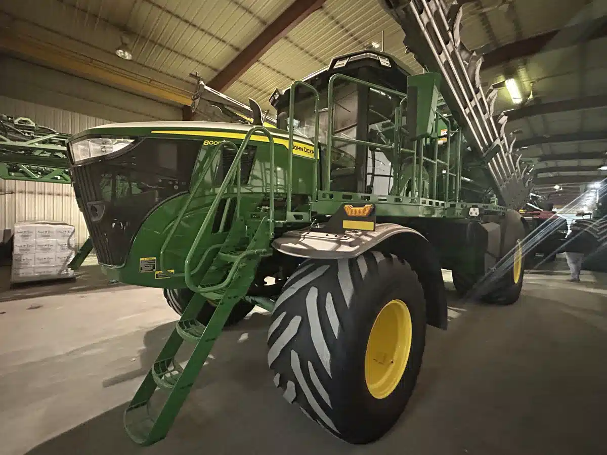 Gallery image 2 for Used 2023 John Deere 800R Anhydrous Applicator