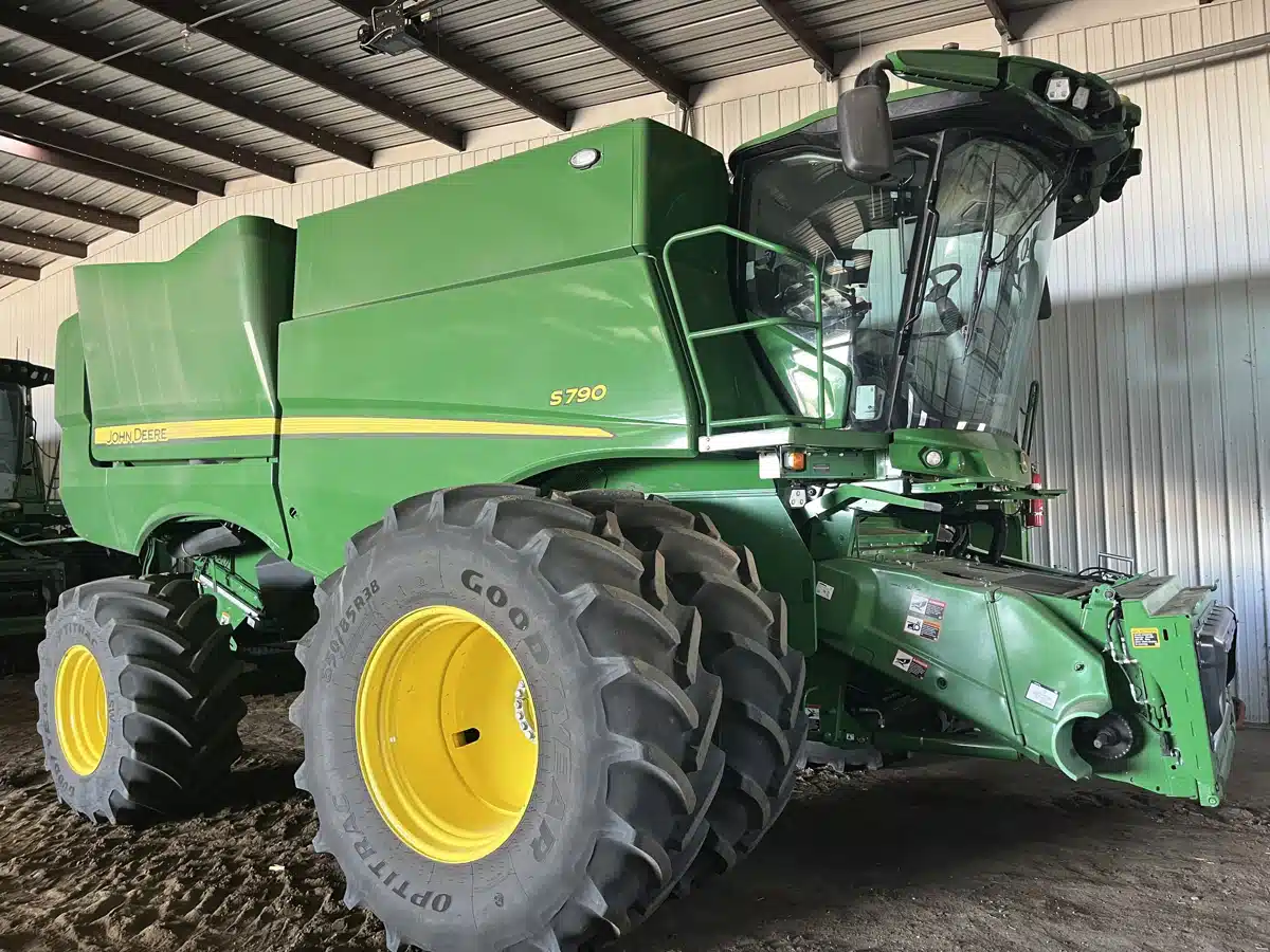 Gallery image 1 for 2024 John Deere S790 Combine