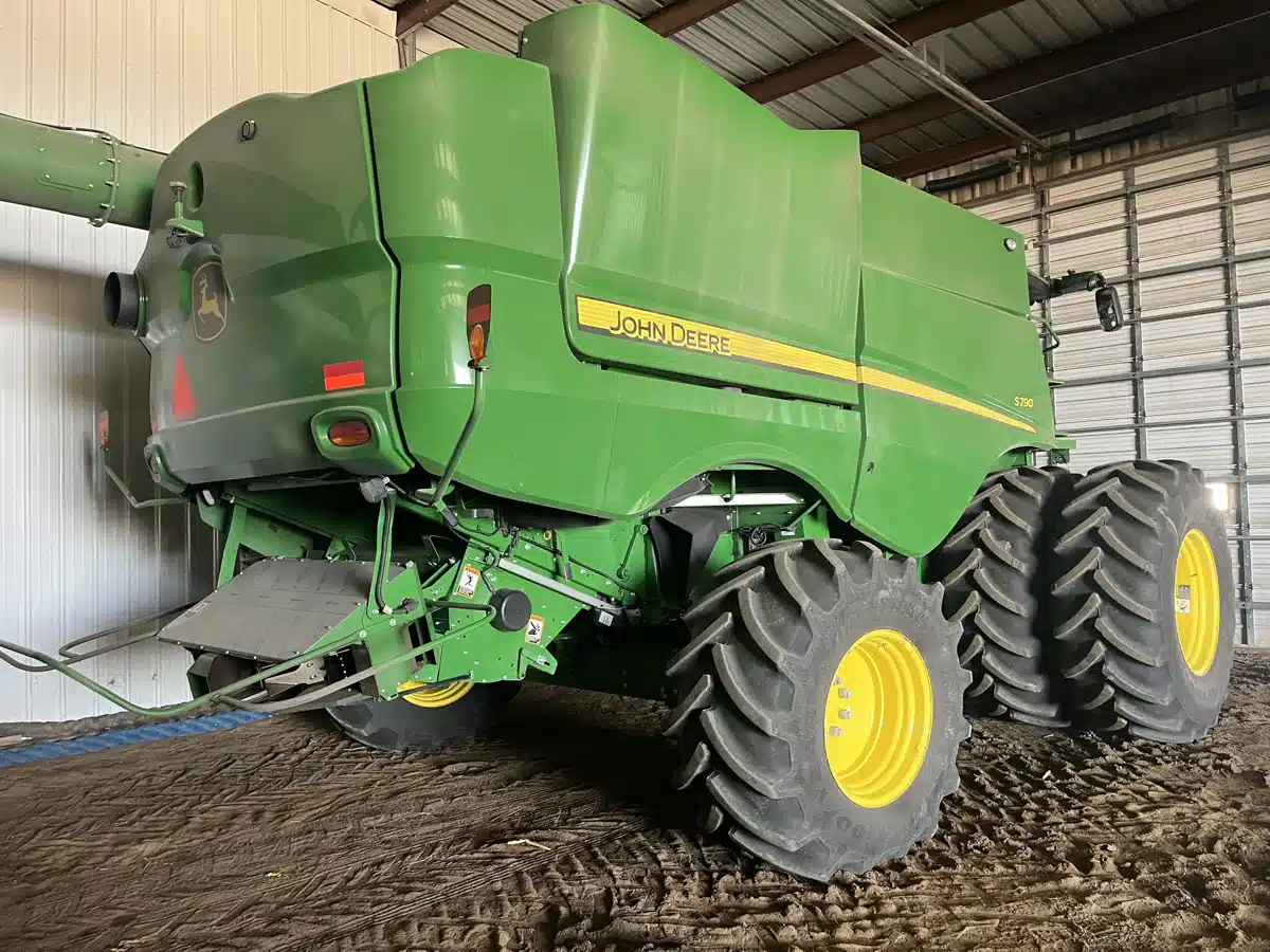 Gallery image 2 for 2024 John Deere S790 Combine