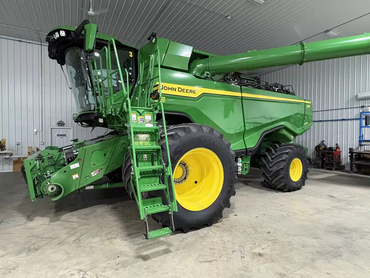 Gallery image 1 for Used 2024 John Deere X9 1100 Combine