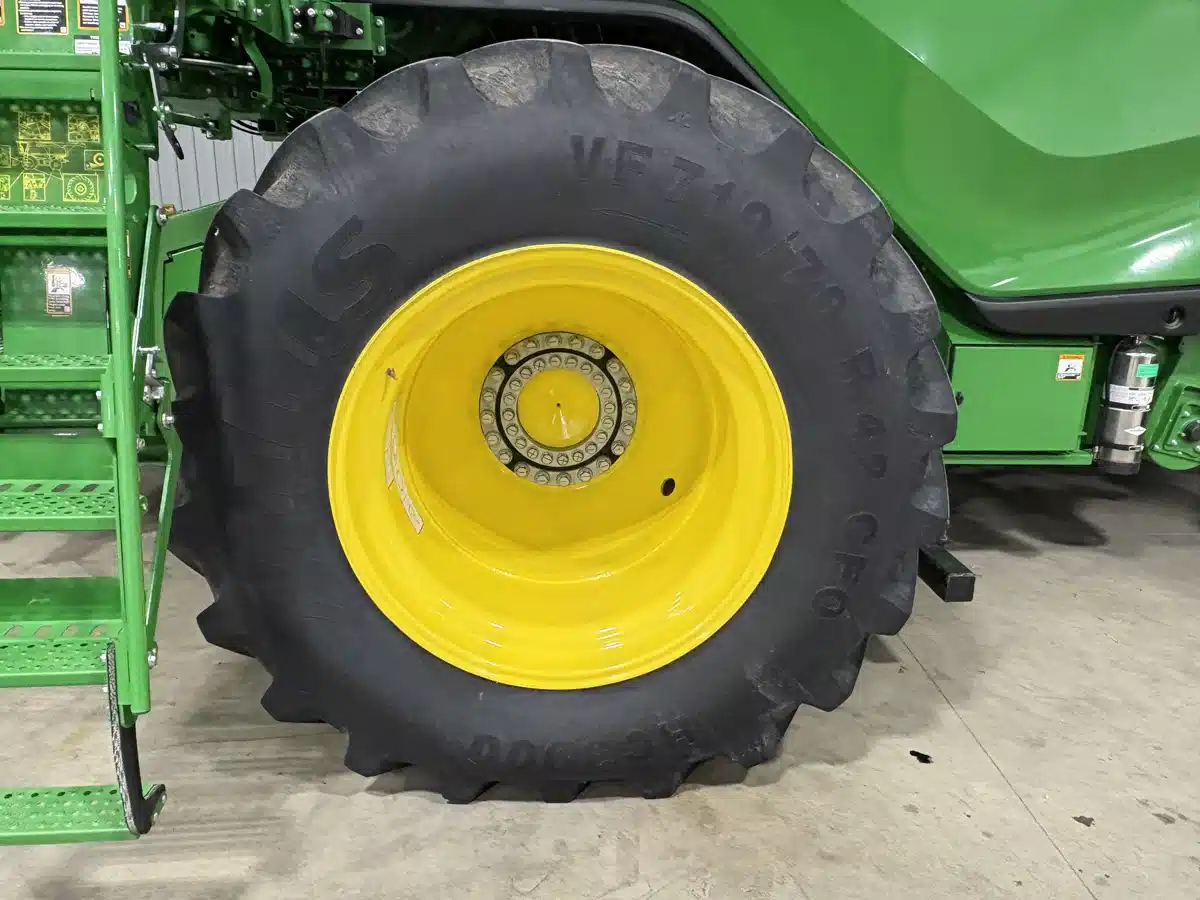 Gallery image 2 for Used 2024 John Deere X9 1100 Combine