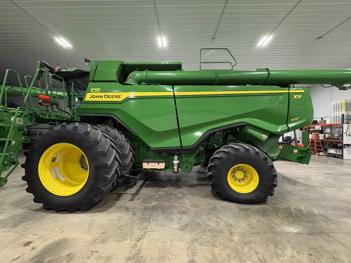 Gallery image 1 for 2024 John Deere X9 1100 Combine
