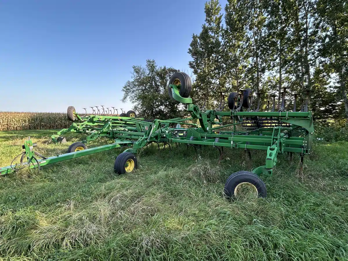 Gallery image 1 for Used 2013 John Deere 2210 Cultivator