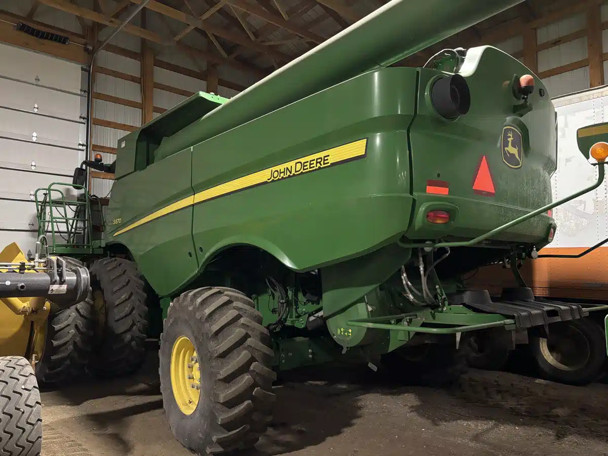 Gallery image 1 for 2014 John Deere S670 Combine
