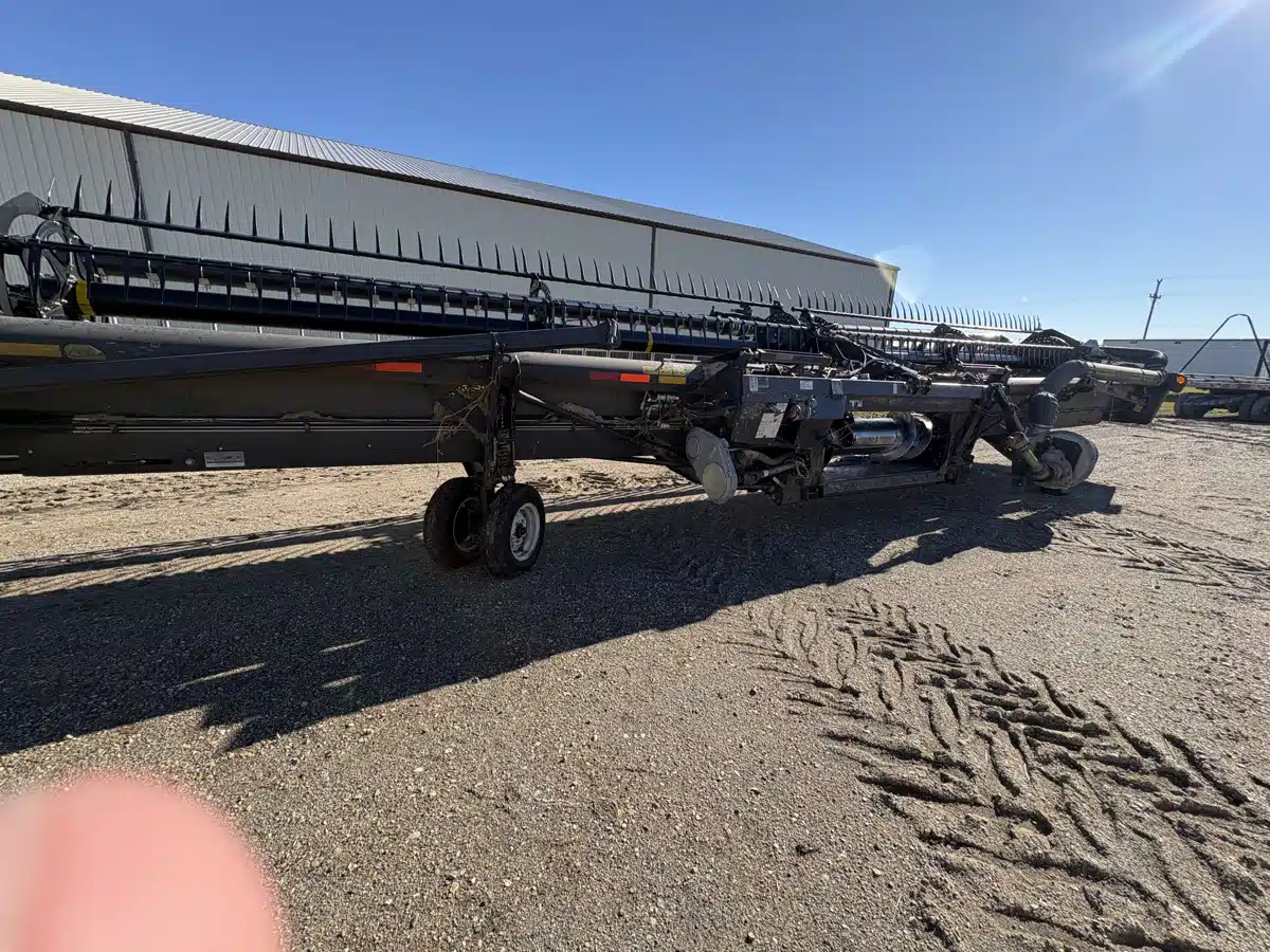 Gallery image 2 for 2016 MacDon FD75 Header - Flex Draper