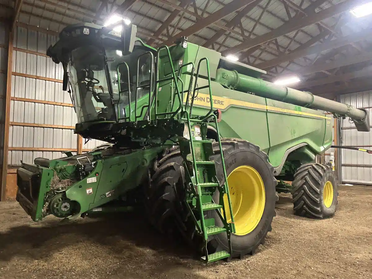 Gallery image 1 for 2023 John Deere X9 1000 Combine
