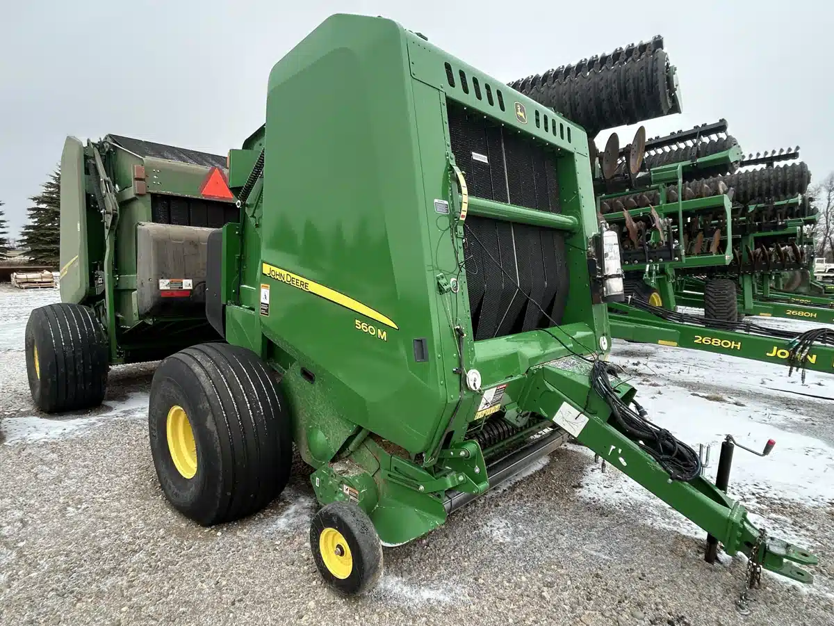 Photo de la Galerie 1 pour 2021 John Deere 560M Presse à Balle Ronde