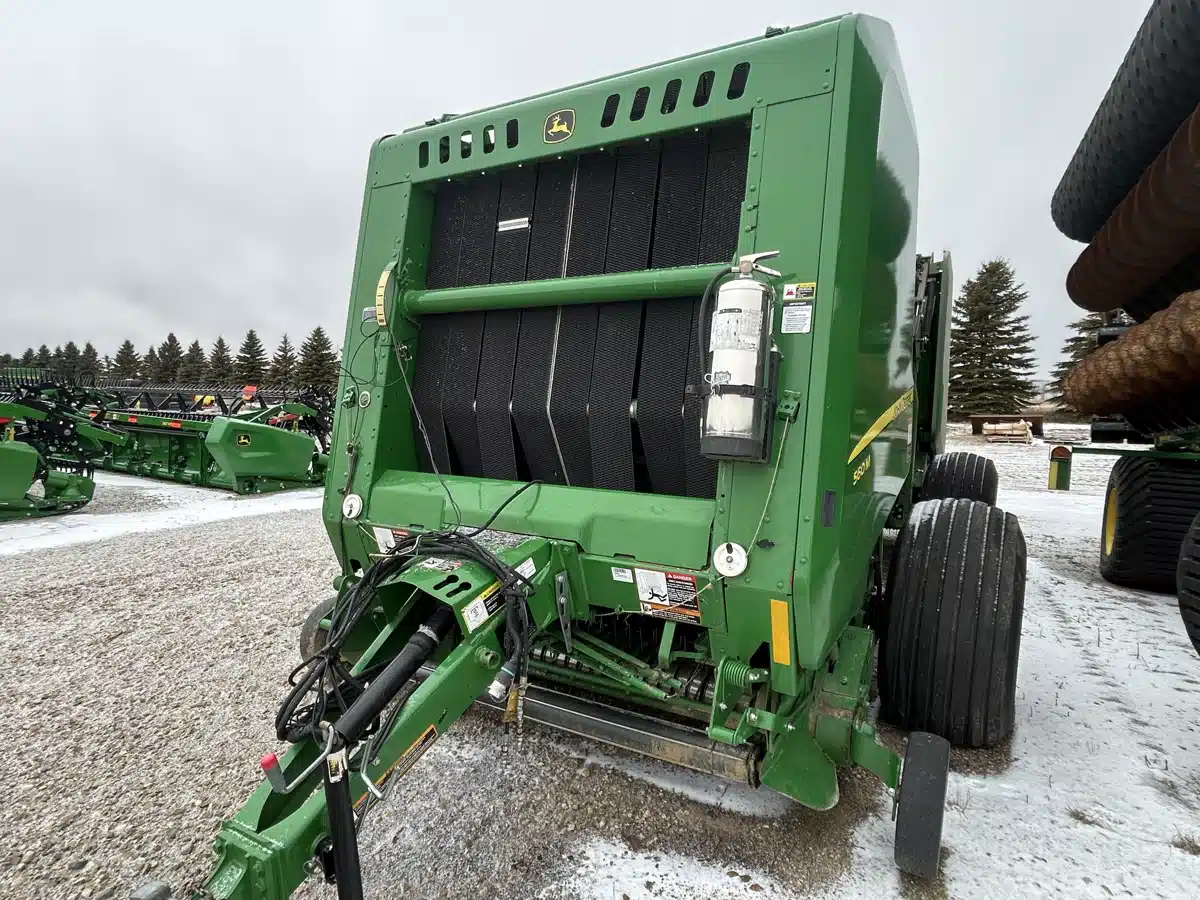 Photo de la Galerie 2 pour 2021 John Deere 560M Presse à Balle Ronde