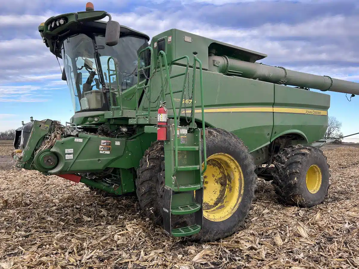 Gallery image 2 for 2015 John Deere S670 Combine